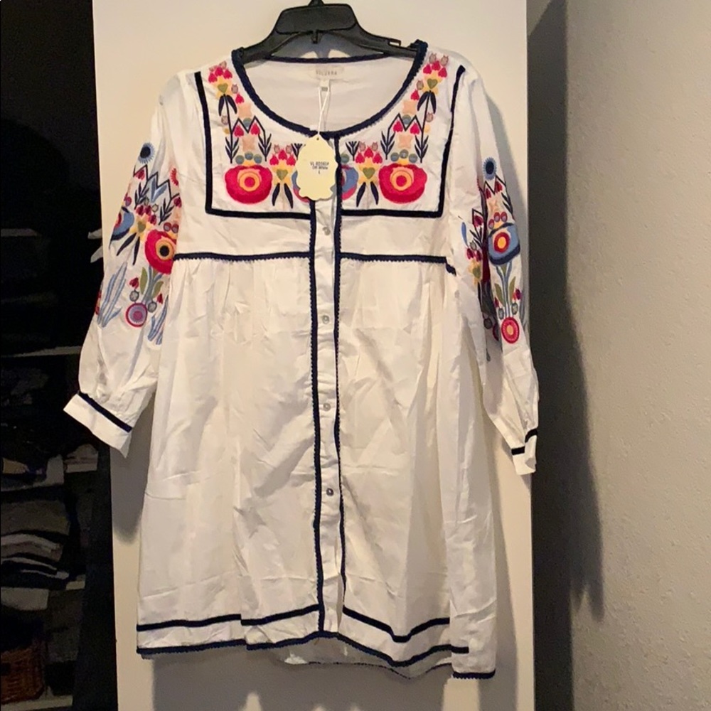 Embroidered shift dress